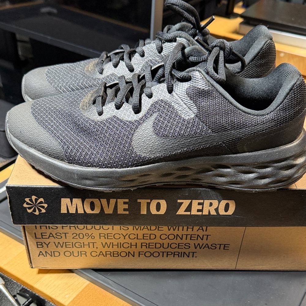 Nike Youth Revolution 6 Sneakers